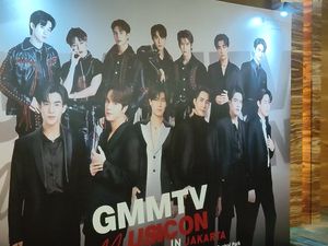 Potret Keseruan GMMTV Musicon in Jakarta Potret Keseruan GMMTV Musicon in Jakarta