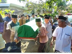 Hendak Liburan ke Jakarta, Sekeluarga Tewas dalam Kecelakaan Bus di Tol Cipali Hendak Liburan ke Jakarta, Sekeluarga Tewas dalam Kecelakaan Bus di Tol Cipali