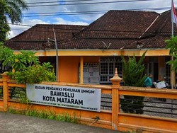 Dosen Unram Buka Suara soal Salam 3 Jari Saat Ganjar ke Mataram