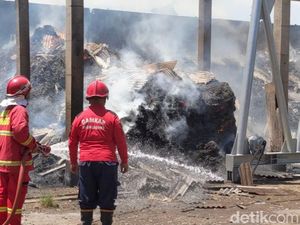 Pabrik Gula Merah di Tulungagung Terbakar gegara Percikan Api Las