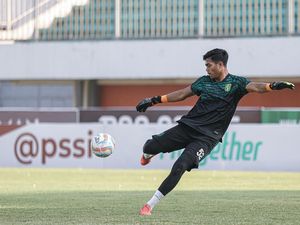 Hadapi Persikabo 1973, Andhika Ramadhani Menaruh Respek Besar ke Aji Santoso