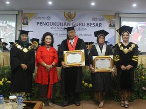 Momen Pengukuhan Guru Besar Usahid Momen Pengukuhan Guru Besar Usahid