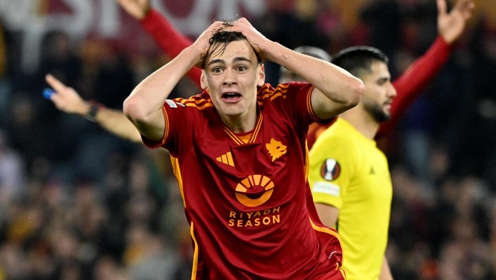 Soccer Football - Europa League - Group G - AS Roma v Sheriff Tiraspol - Stadio Olimpico, Rome, Italy - December 14, 2023 AS Romas Niccolo Pisilli celebrates scoring their third goal REUTERS/Alberto Lingria
