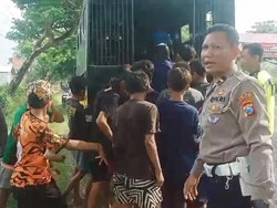 37 Anak dari Surabaya Diamankan Sedang Nggandol Truk ke Bangkalan
