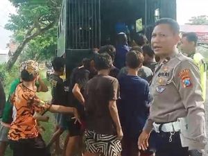 37 Anak dari Surabaya Diamankan Sedang Nggandol Truk ke Bangkalan 37 Anak dari Surabaya Diamankan Sedang Nggandol Truk ke Bangkalan
