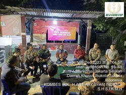 Polres Jaksel Cangkrukan Bareng Warga Jamin Keamanan Jelang Nataru