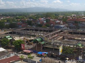 Mangkrak Sejak Terbakar, Pasar Kroya Cilacap Dibongkar untuk Dibangun Lagi Mangkrak Sejak Terbakar, Pasar Kroya Cilacap Dibongkar untuk Dibangun Lagi