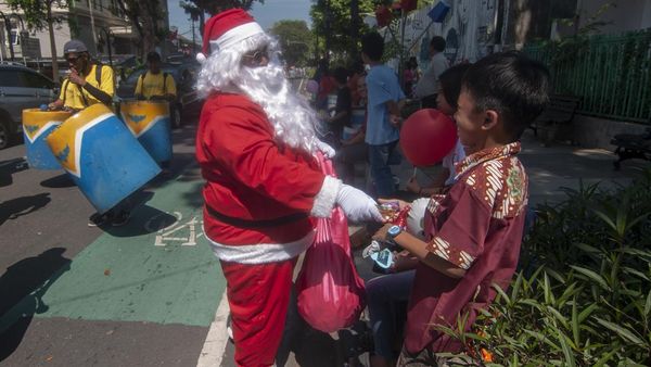 Wah.. Ada Sinterklas Keliling Kota Salatiga