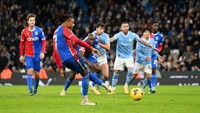 City terbaru ditahan imbang Crystal Palace 2-2. Dalam 82 pertandingan beruntun ketika sudah unggul dua gol, City selalu menang! (Getty Images)