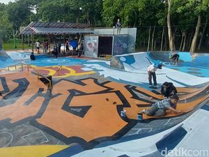 Skate Park Merjosari Kota Malang Makin Berwarna dengan Grafiti Skate Park Merjosari Kota Malang Makin Berwarna dengan Grafiti