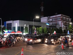 Lalu Lintas Jalan di Pusat Kota Solo Padat Malam Ini