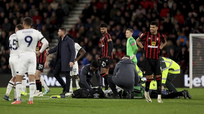 Luton Town manager Rob Edwards on the pitch as his player Tom Lockyer receives treatment during the English Premier League soccer match between Bournemouth and Luton Town at the Vitality Stadium, in Bournemouth, England, Saturday, Dec. 16, 2023. (Steven Paston/PA via AP)
