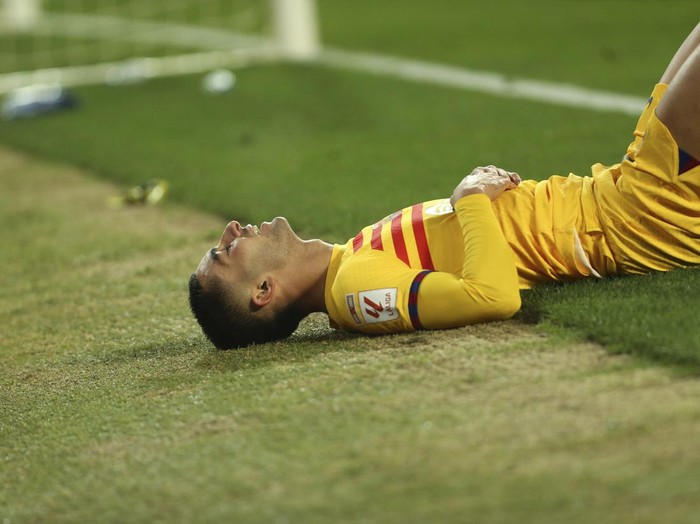 Barcelona's Ferran Torres reacts during the Spanish La Liga soccer match between Valencia and Barcelona at the Mestalla stadium in Valencia, Spain, Saturday, Dec. 16, 2023. (AP Photo/Alberto Saiz)
