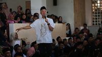 Ganjar Disambut Ribuan Santri di Pesantren Magelang