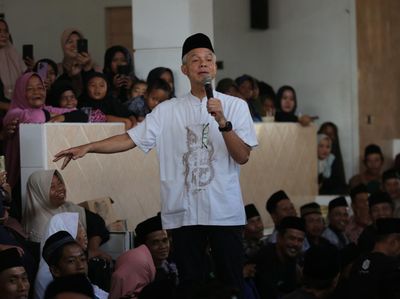 Ganjar Disambut Ribuan Santri di Pesantren Magelang