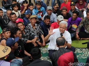 Ganjar Duduk Bareng Petani di Magelang