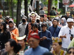 Momen Ganjar Ikut Kirab Budaya Nitilaku UGM