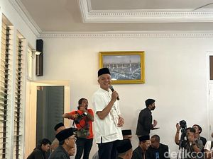 Kelakar Ganjar Tak Bisa Beri Sepeda di Magelang: Disemprit Bawaslu