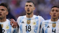 Guido Rodriguez merupakan pemain Real Betis dan kontraknya akan habis di musim panas 2024. Akankah Barca bisa menggoda pemain asal Argentina yang kini berusia 29 tahun itu untuk datang ke Camp Nou (AP)
