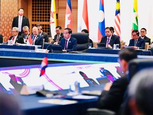 5 Pesan dan Gagasan Jokowi dari KTT ASEAN-Jepang 5 Pesan dan Gagasan Jokowi dari KTT ASEAN-Jepang