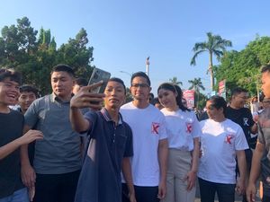 Jalan Santai di Alun-alun Jepara, Kaesang Jadi Rebutan Selfie