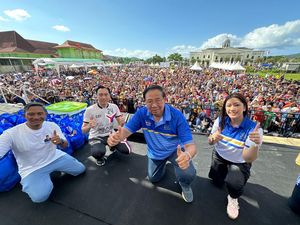 Jalan Sehat Bareng Warga Pacitan, Ibas Pesan Tetap Guyub-Makin Maju