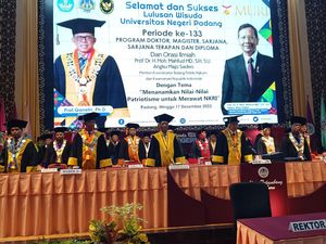 Di Hadapan Wisudawan UNP, Mahfud Bicara Korupsi Ancam Kedaulatan RI