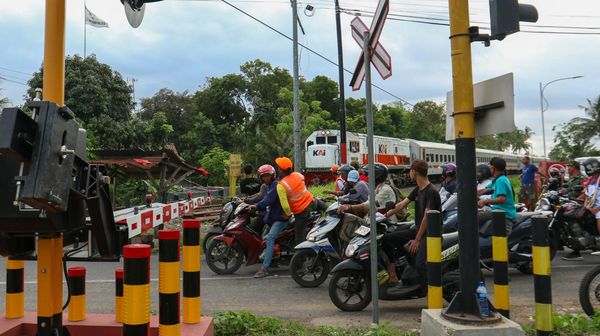 Penambahan Palang Pintu Perlintasan Kereta Api di Jatim