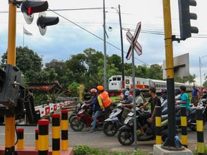 Penambahan Palang Pintu Perlintasan Kereta Api di Jatim