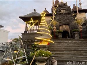 Melihat Uniknya Pohon Natal dari Kayu Palet di Gereja Kerobokan