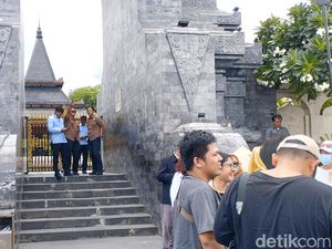 Makam Bung Karno Disterilkan Jelang Kedatangan Prabowo Makam Bung Karno Disterilkan Jelang Kedatangan Prabowo