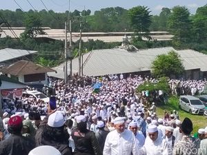 Lepas Kepergian Istri, Habib Rizieq Kenang 36 Tahun Hidup Bersama Lepas Kepergian Istri, Habib Rizieq Kenang 36 Tahun Hidup Bersama
