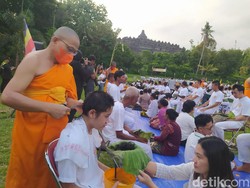 Melihat Prosesi Pabbajja Samanera Sementara di Candi Borobudur