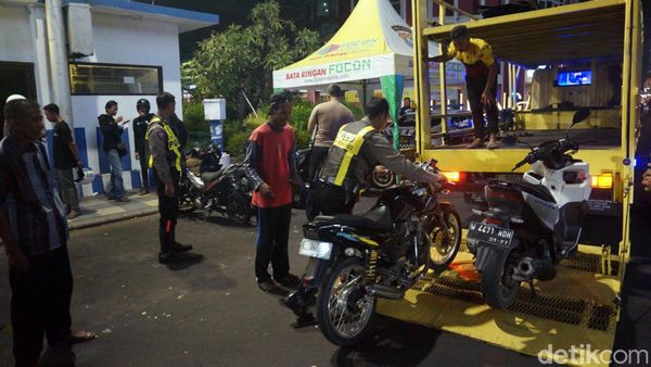 Puluhan Kendaraan Terjaring Razia Knalpot Brong di Surabaya