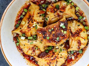 Resep Gyoza Chili Oil yang Padat Isian dan Pedas Enak Rasanya
