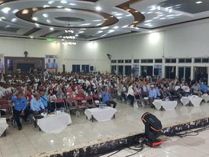 Ribuan Buruh Rokok di Kudus Deklarasi Dukung Prabowo-Gibran Ribuan Buruh Rokok di Kudus Deklarasi Dukung Prabowo-Gibran