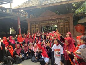 Siti Atikoh Sambangi Ponpes Roudlotus Saidiyyah, Ganjar Didoakan Menang