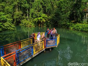 Menikmati Keindahan Danau Biru Desa Karang Sidemen, Banyak Spot Foto Menikmati Keindahan Danau Biru Desa Karang Sidemen, Banyak Spot Foto