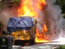 Mobil Ekspedisi Terbakar di Luwu Timur, Api Padam Usai 3 Jam