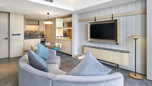 Potret Hotel & Showroom Furnitur Jadi Satu, Jadi yang Pertama