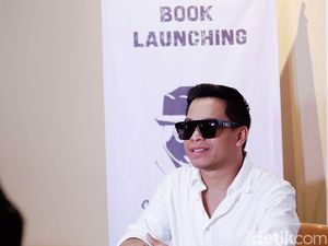 Wirang Birawa Bagikan Jawaban Persoalan Hidup di Buku Kedua Wirang Birawa Bagikan Jawaban Persoalan Hidup di Buku Kedua