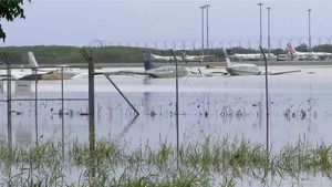 Penampakan Bandara Cairns Australia Kebanjiran