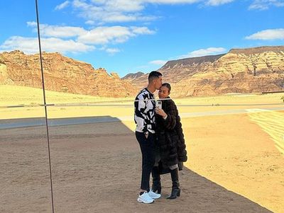 7 Gaya Georgina Rodriguez dan Ronaldo di AlUla, Kota yang Dihindari Nabi