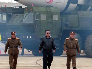 Dunia Hari Ini: Korea Utara Luncurkan Rudal Balistik, Apa yang Terjadi?