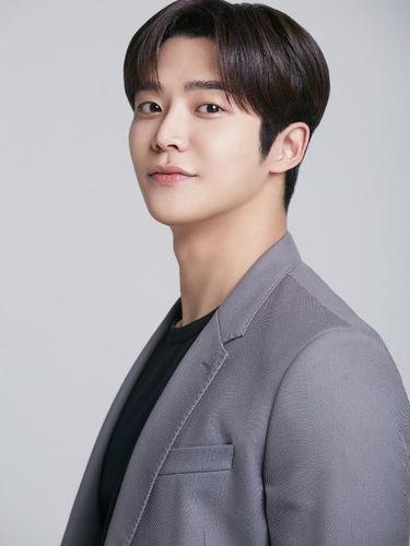 Fakta Menarik Rowoon, Eks Member SF9 yang Kini Pilih Jadi Aktor/ foto: www.asianwiki.com/