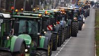 Ratusan Traktor Bajak Kota Berlin Protes soal Subsidi Pajak Kendaraan