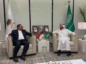 Menag Yaqut Bertemu Menhaj Taufiq di Jeddah, Bahas Persiapan Haji 1445 H Menag Yaqut Bertemu Menhaj Taufiq di Jeddah, Bahas Persiapan Haji 1445 H