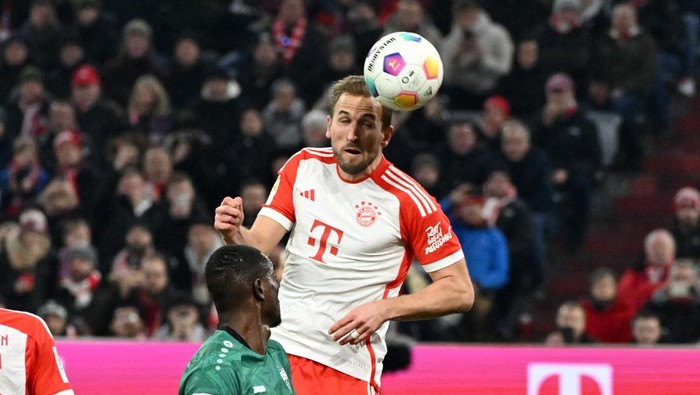 Soccer Football - Bundesliga - Bayern Munich v VfB Stuttgart - Allianz Arena, Munich, Germany - December 17, 2023 Bayern Munichs Harry Kane scores their second goal REUTERS/Angelika Warmuth DFL REGULATIONS PROHIBIT ANY USE OF PHOTOGRAPHS AS IMAGE SEQUENCES AND/OR QUASI-VIDEO.