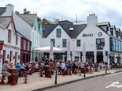 Hotel di Irlandia Laris... Diisi Pengungsi