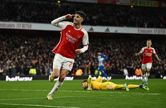 Soccer Football - Premier League - Arsenal v Brighton & Hove Albion - Emirates Stadium, London, Britain - December 17, 2023 Arsenals Kai Havertz celebrates scoring their second goal REUTERS/Dylan Martinez NO USE WITH UNAUTHORIZED AUDIO, VIDEO, DATA, FIXTURE LISTS, CLUB/LEAGUE LOGOS OR LIVE SERVICES. ONLINE IN-MATCH USE LIMITED TO 45 IMAGES, NO VIDEO EMULATION. NO USE IN BETTING, GAMES OR SINGLE CLUB/LEAGUE/PLAYER PUBLICATIONS.
